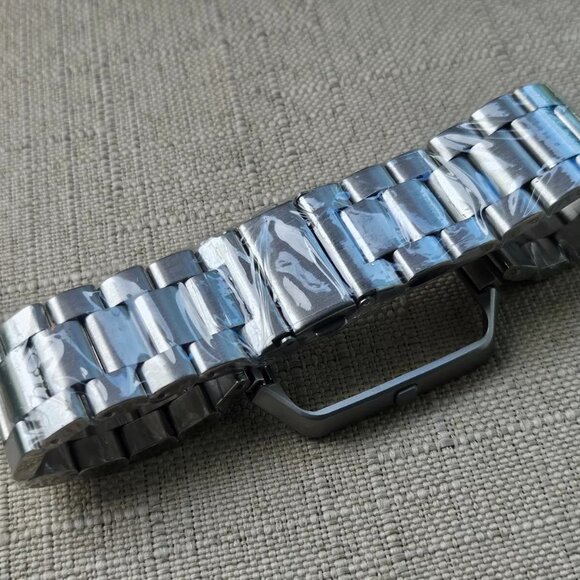 Oitam Replacement Band for Fit Bit BLAZE Silver Tone Metal Strap Size 9 inches - Picture 8 of 9